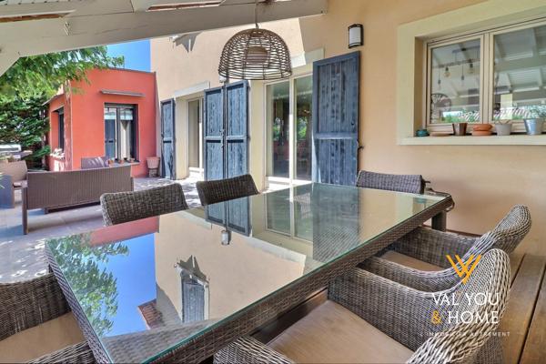 Maison entièrement climatisée avec piscine à l'abri des regards dans un secteur très privilégié