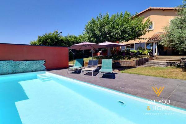 Maison entièrement climatisée avec piscine à l'abri des regards dans un secteur très privilégié