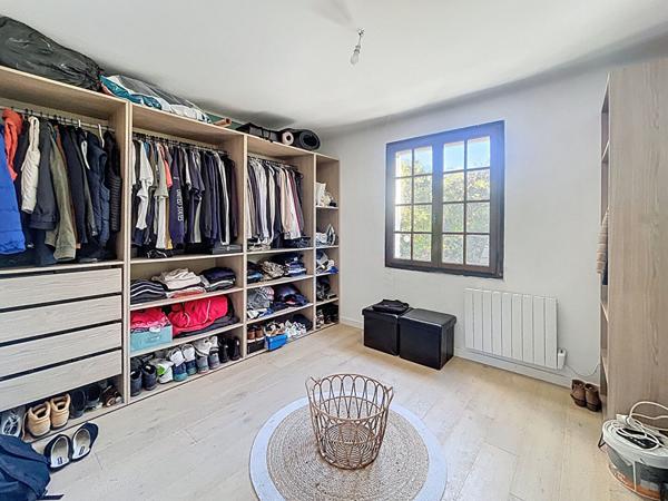 Peymeinade proche commerces centre à pied , Maison spacieuse 145 m2, 6 pièces, sur un terrain de 1250 m2