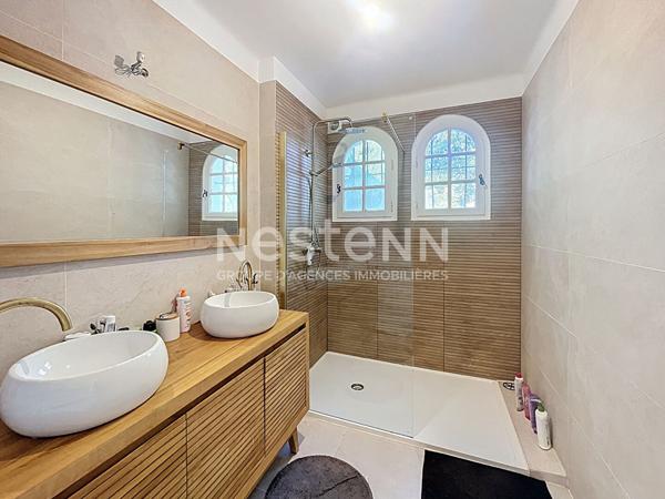 Peymeinade proche commerces centre à pied , Maison spacieuse 145 m2, 6 pièces, sur un terrain de 1250 m2