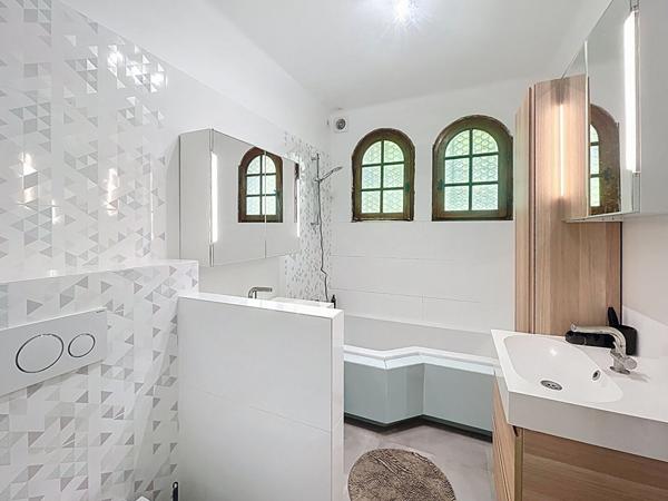 Peymeinade proche commerces centre à pied , Maison spacieuse 145 m2, 6 pièces, sur un terrain de 1250 m2