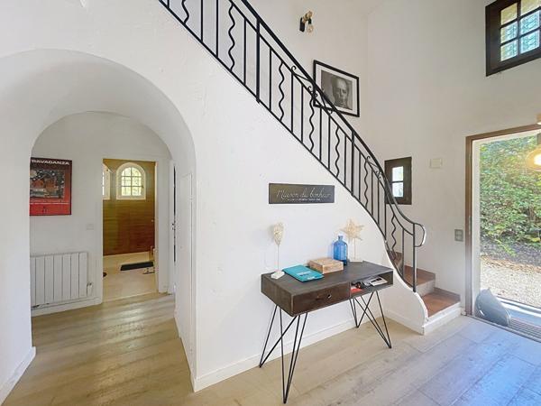 Peymeinade proche commerces centre à pied , Maison spacieuse 145 m2, 6 pièces, sur un terrain de 1250 m2