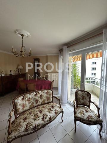 Niort centre appartement de 73m² résidence sénior à deux pas du marché.