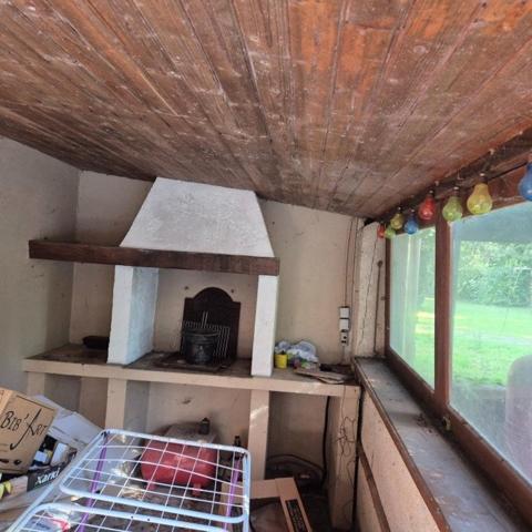 maison à étage de 130 m2 et 60m2 de véranda sur un joli terrain arboré de 1006 m2 avec une dépendance habitable