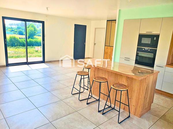 end maison de plein pied, construction récente dans un lotissement résidentiel calme avec une grande terrasse et un garage sur un terrain 710 mètre carré