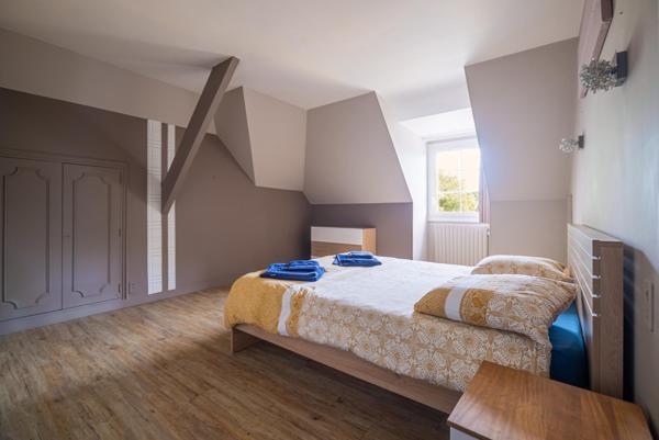 Maison à YVRE-L'EVEQUE, 72530 - 6 pièces 261m²