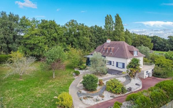 Maison à YVRE-L'EVEQUE, 72530 - 6 pièces 261m²