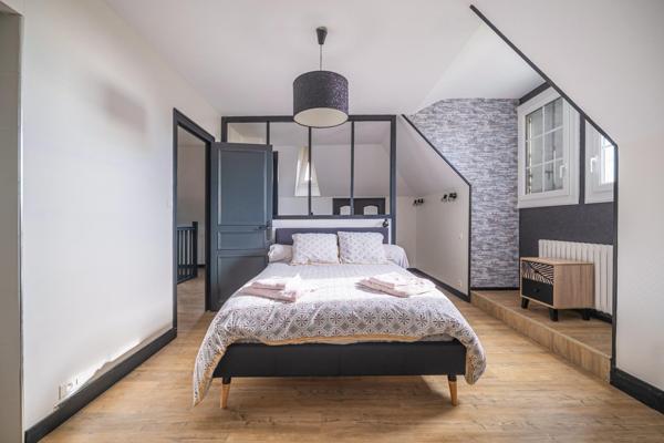 Maison à YVRE-L'EVEQUE, 72530 - 6 pièces 261m²