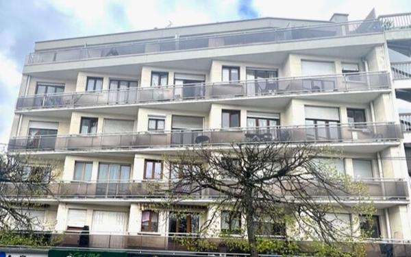 Stationnement à louer    12 m2 Chelles