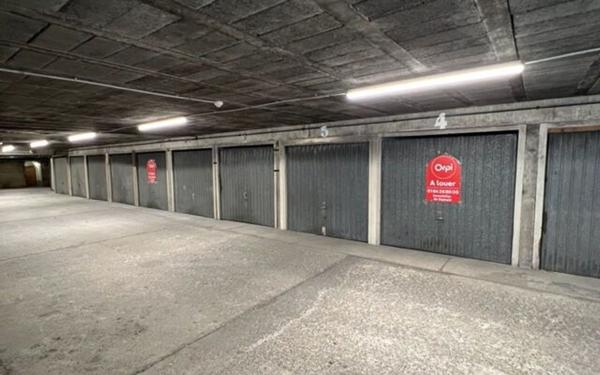 Stationnement à louer    12 m2 Chelles