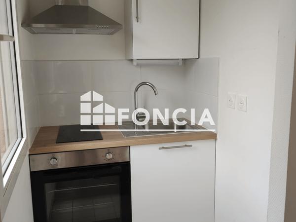 Location Studio 28 m² - 11 RUE DR MICHEL GIBERT Chartres 28000