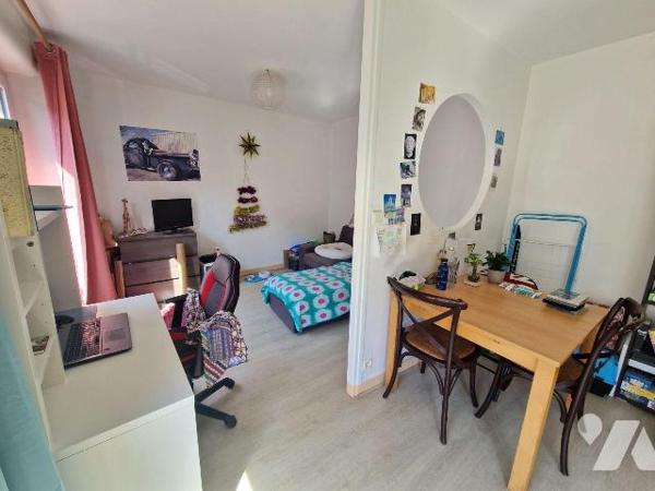 Appartement à Vendre à Quimper. 
Investissement locatif,  appartement de 46m² situé en plein c...