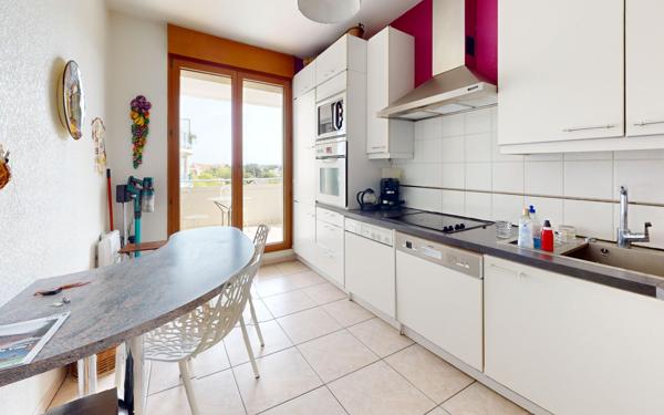 Appartement à vendre    3 pièces • 82 m2 Bron