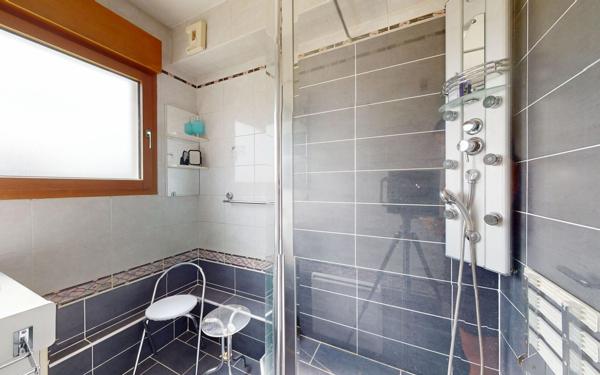 Appartement à vendre    3 pièces • 82 m2 Bron