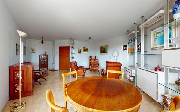 Appartement à vendre    3 pièces • 82 m2 Bron