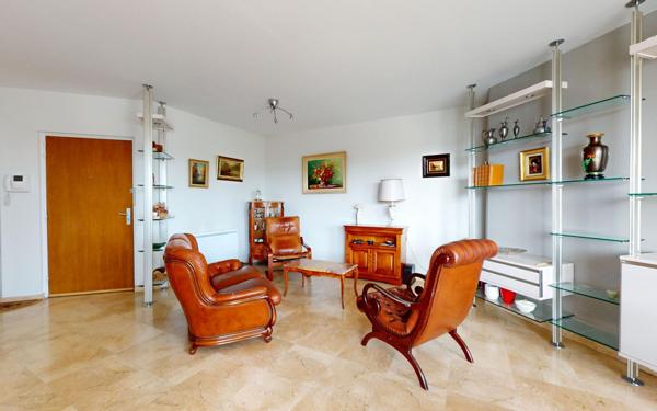 Appartement à vendre    3 pièces • 82 m2 Bron