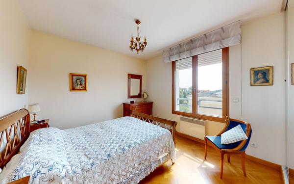 Appartement à vendre    3 pièces • 82 m2 Bron