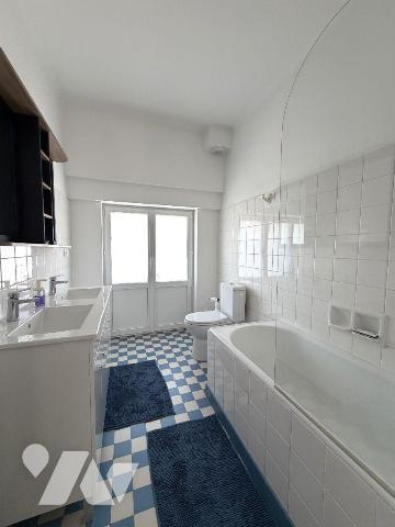 Certaines maisons ont ce supplément d'âme que l'on perçoit dès les premiers instants. Celle-ci ...