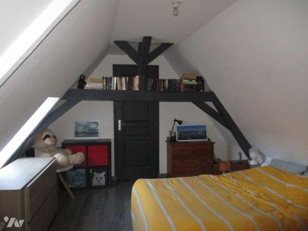 Ensemble immobilier mixte propose une cellule commerciale de 60 m² et appartement duplex au 1er...