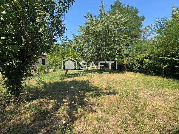 Terrain de 501 m2, clôturé sur 3 côtés