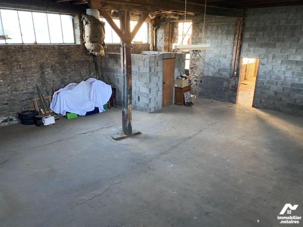 A vendre, à Mauriac (CANTAL), en plein coeur de la ville, à proximité immédiate des commerces e...