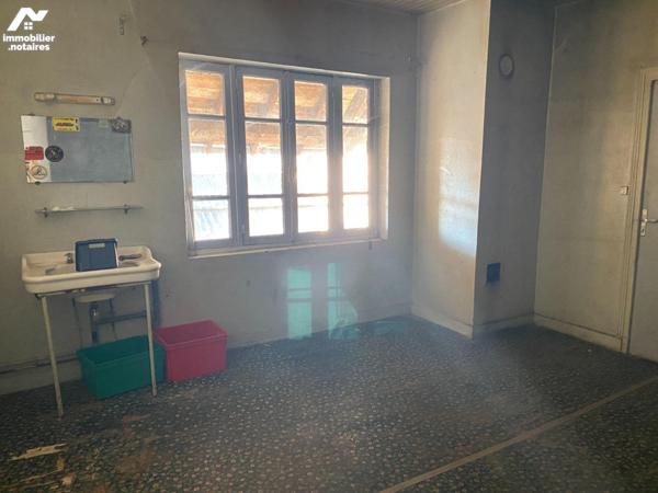 A vendre, à Mauriac (CANTAL), en plein coeur de la ville, à proximité immédiate des commerces e...