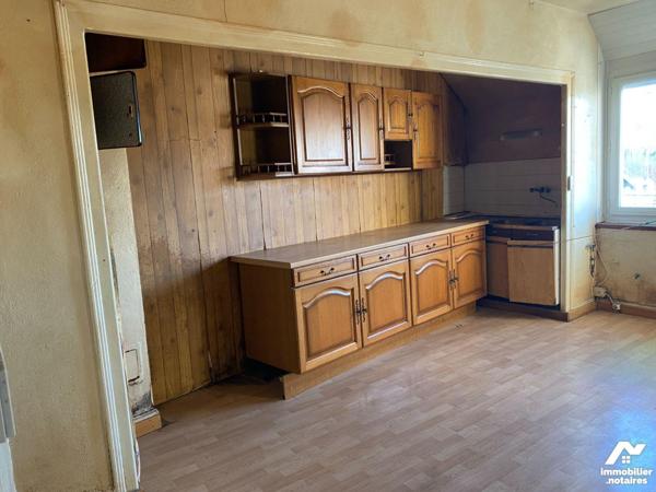 A vendre, à Mauriac (CANTAL), en plein coeur de la ville, à proximité immédiate des commerces e...