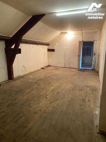 A vendre, à Mauriac (CANTAL), en plein coeur de la ville, à proximité immédiate des commerces e...