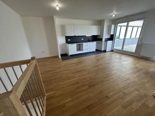 Location Appartement 4 pièces 98 m² - Courbevoie 92400