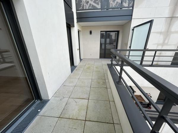 Location Appartement 4 pièces 98 m² - Courbevoie 92400