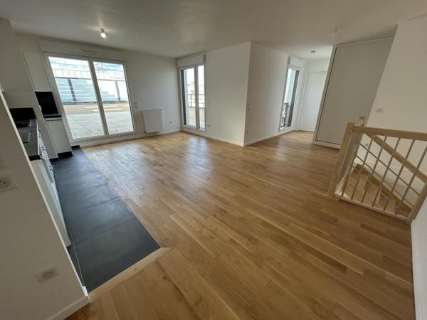 Location Appartement 4 pièces 98 m² - Courbevoie 92400