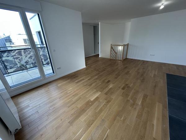 Location Appartement 4 pièces 98 m² - Courbevoie 92400