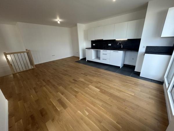 Location Appartement 4 pièces 98 m² - Courbevoie 92400