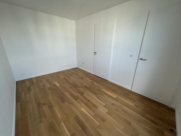 Location Appartement 4 pièces 98 m² - Courbevoie 92400
