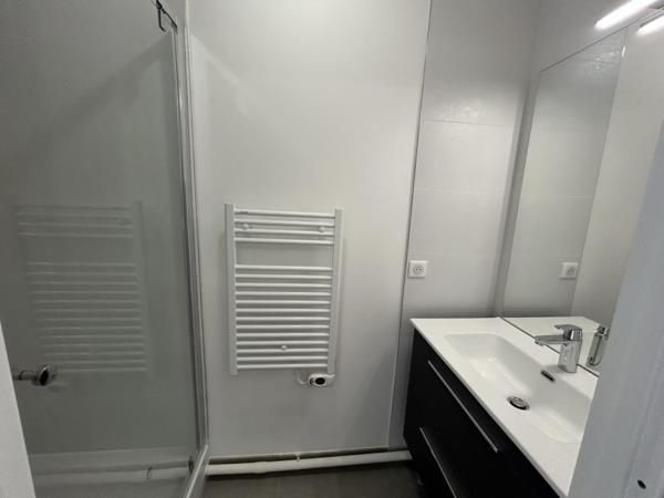 Location Appartement 4 pièces 98 m² - Courbevoie 92400
