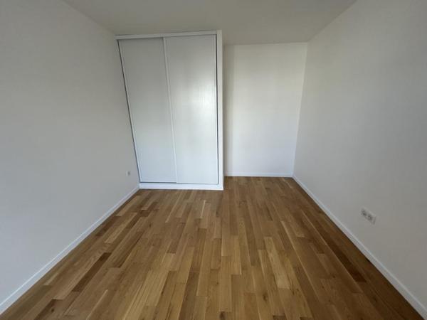 Location Appartement 4 pièces 98 m² - Courbevoie 92400