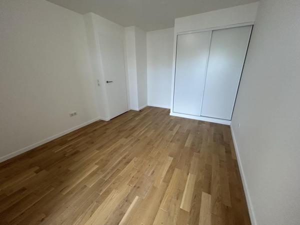 Location Appartement 4 pièces 98 m² - Courbevoie 92400