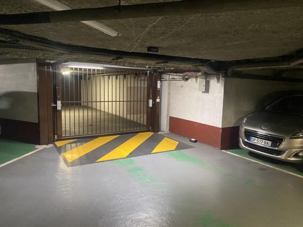 Parking
        
        - 11 m² 18 000 € *