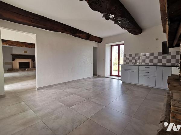 GEVEZE - Ancien manoir rénové, 145 m² hab. avec garage terrain de 1685 m² env.