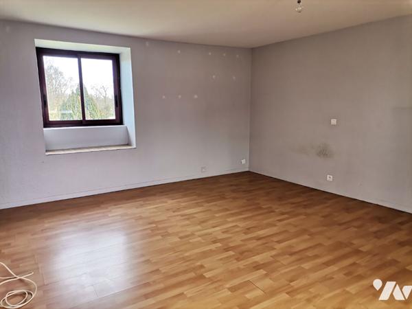 GEVEZE - Ancien manoir rénové, 145 m² hab. avec garage terrain de 1685 m² env.