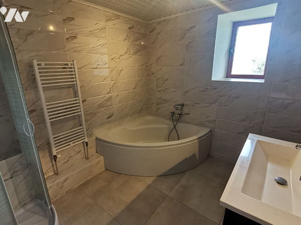 GEVEZE - Ancien manoir rénové, 145 m² hab. avec garage terrain de 1685 m² env.