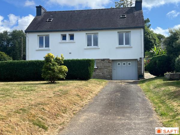 Maison de bonne construction à mettre au gout du jour.