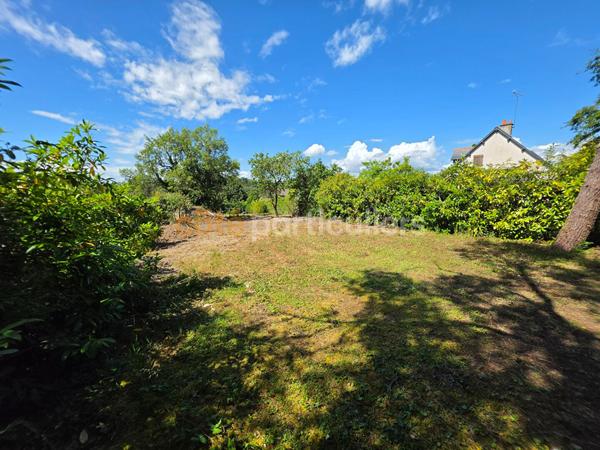 Vente
                Terrain707 m² - MONTS (37260)