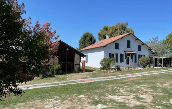 Ancienne métairie rénovée sur terrain 7326m²