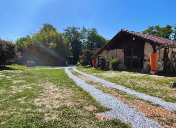 Ancienne métairie rénovée sur terrain 7326m²
