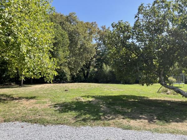 Ancienne métairie rénovée sur terrain 7326m²