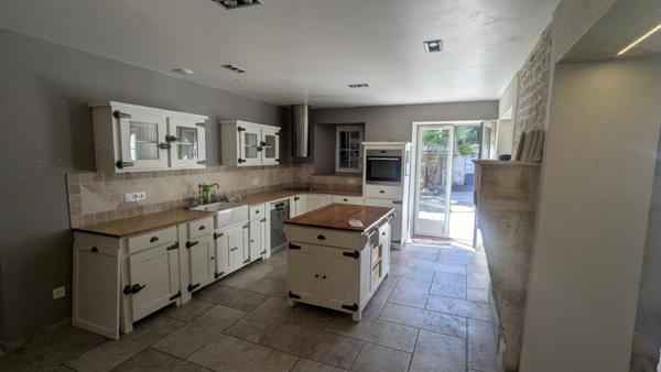 Maison  7 pièce(s)  6 chambre(s)  249 m²