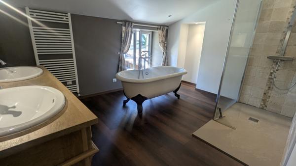 Maison  7 pièce(s)  6 chambre(s)  249 m²