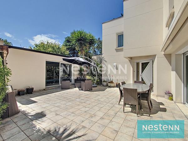 A vendre Maison d'Architecte avec piscine couverte et vue mer !