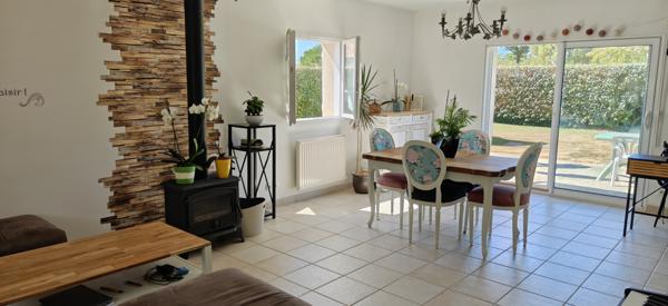 À vendre à Saint-Michel-Chef-Chef (44) : maison de plain pied 4 pièces avec 3 chambres et un garage